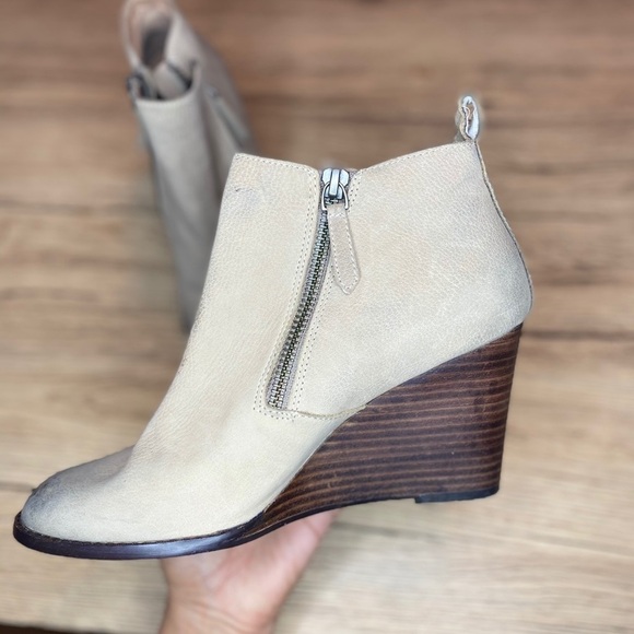 Caslon Shoes - CASLON Wesley Wedge Booties size 7